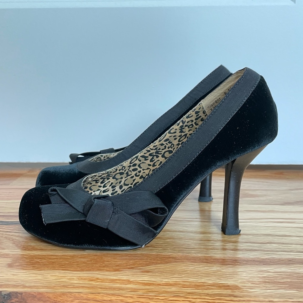 Baci Velvet Round Toe Pumps